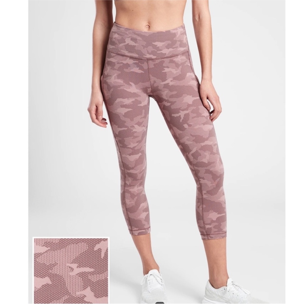 Athleta Ultimate Stash Pocket Textured Camo Capri Leggings Pink - Size Medium